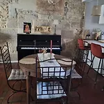Charmante Maison Ancienne Avec Cour Apartment