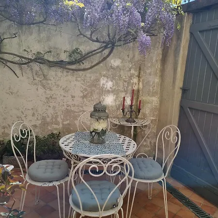 Les Glycines Charmante Maison De Avec Cour * Alençon