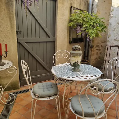 Les Glycines Charmante Maison De Avec Cour شقة *