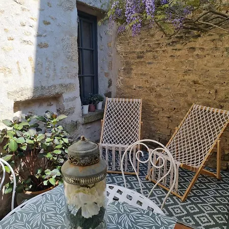 Les Glycines Charmante Maison De Avec Cour شقة *