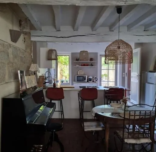 Charmante Maison Ancienne Avec Cour *