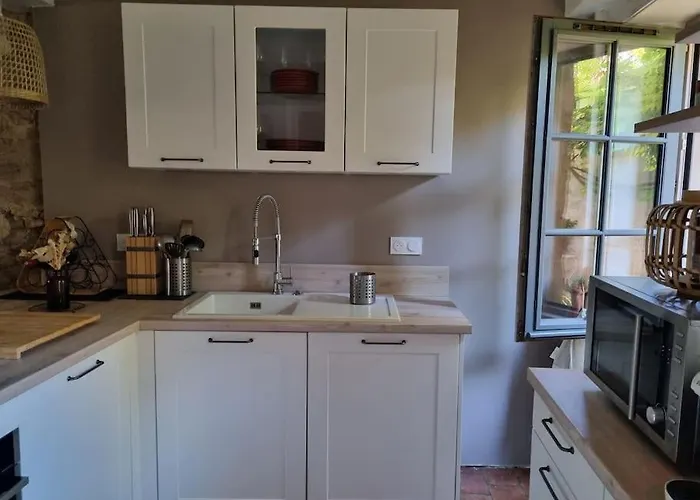 Charmante Maison Ancienne Avec Cour 아파트