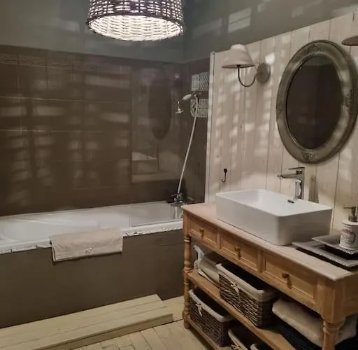 아파트 Charmante Maison Ancienne Avec Cour 알랑송