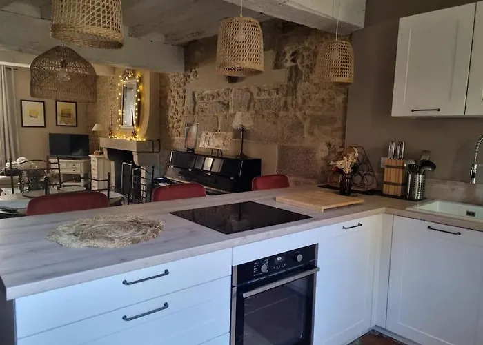 Charmante Maison Ancienne Avec Cour Alencon