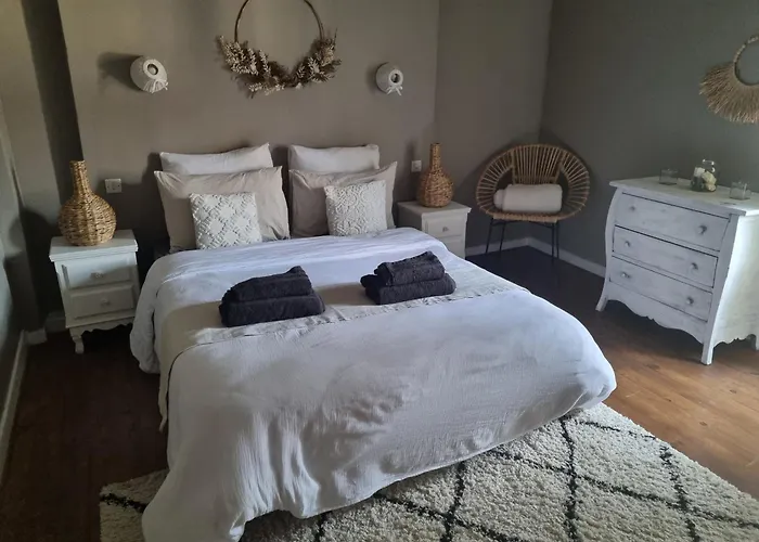 Charmante Maison Ancienne Avec Cour 아파트